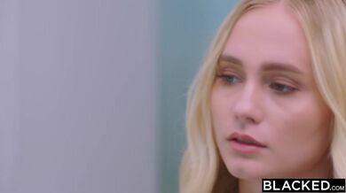 Blondýnka Alicia Williams hladová po BBC vypátrala celebritu, do které je tajně zamilovaná