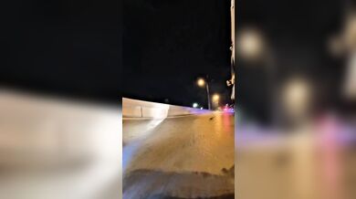 Střet motorkářky se sanitkou