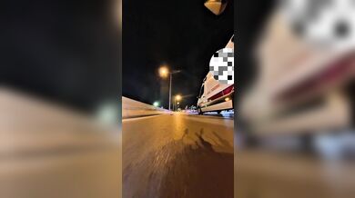 Střet motorkářky se sanitkou