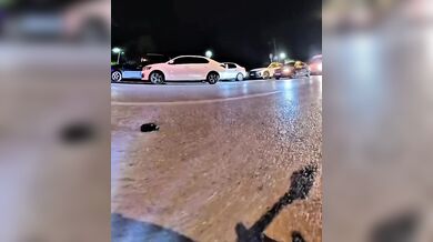 Střet motorkářky se sanitkou