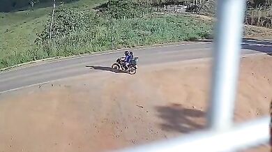 Tragická nehoda v Brazílii: Dva lidé na motorce zemřeli po srážce s autem na dálnici BR-222