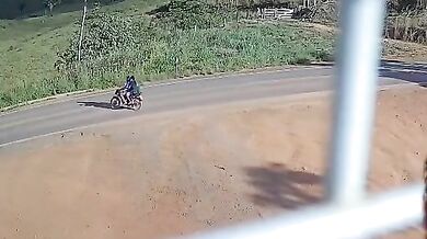 Tragická nehoda v Brazílii: Dva lidé na motorce zemřeli po srážce s autem na dálnici BR-222