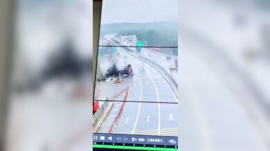 Tragická nehoda autobusu v Indii: Jeden člověk zemřel a dvacet lidí se zranilo