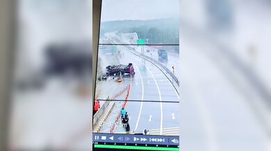 Tragická nehoda autobusu v Indii: Jeden člověk zemřel a dvacet lidí se zranilo