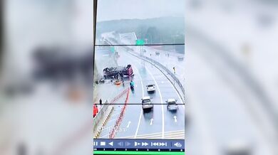Tragická nehoda autobusu v Indii: Jeden člověk zemřel a dvacet lidí se zranilo