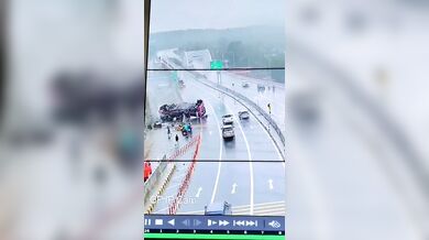 Tragická nehoda autobusu v Indii: Jeden člověk zemřel a dvacet lidí se zranilo