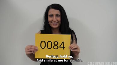 Velké kozy Andrey Casting se pohupují, když schytává POV nálož