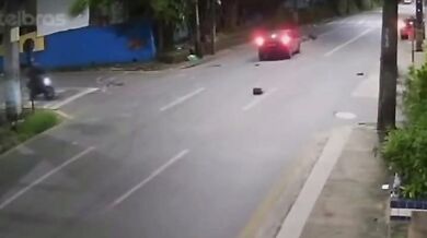 Žena spadla z mototaxi a následně ji srazilo kolemjedoucí auto