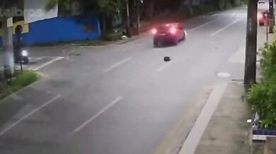 Žena spadla z mototaxi a následně ji srazilo kolemjedoucí auto