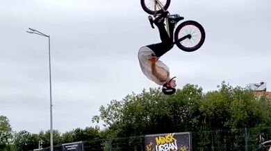Pád na BMX závodech: Pětatřicetiletý jezdec Saša upřesnil informace o svém úrazu a vyvázl jen se zlomeným žebrem