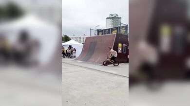 Pád na BMX závodech: Pětatřicetiletý jezdec Saša upřesnil informace o svém úrazu a vyvázl jen se zlomeným žebrem
