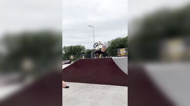 Pád na BMX závodech: Pětatřicetiletý jezdec Saša upřesnil informace o svém úrazu a vyvázl jen se zlomeným žebrem