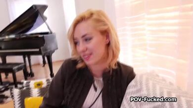 Obří čurák pro roztomilou blonďatou hubenou holku při jejím prvním natáčení