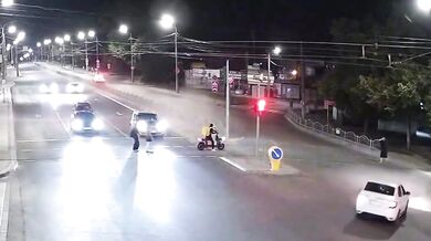 Auto srazilo čtrnáctiletou dívku, řidič jel na červenou