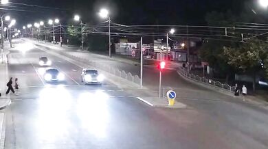 Auto srazilo čtrnáctiletou dívku, řidič jel na červenou