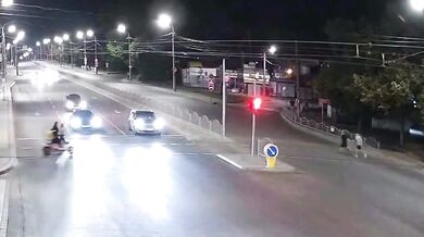 Auto srazilo čtrnáctiletou dívku, řidič jel na červenou
