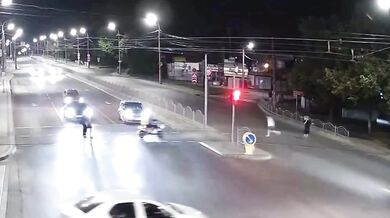 Auto srazilo čtrnáctiletou dívku, řidič jel na červenou