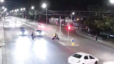 Auto srazilo čtrnáctiletou dívku, řidič jel na červenou
