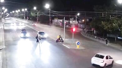 Auto srazilo čtrnáctiletou dívku, řidič jel na červenou