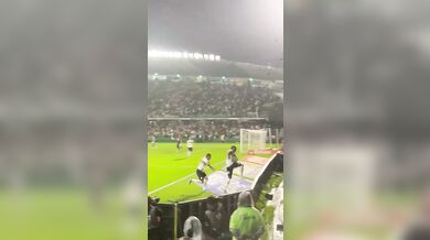 Smolná oslava v brazilském fotbale: Hráč při radosti skočil do tunelu, zranil se a gól mu zrušil videorozhodčí