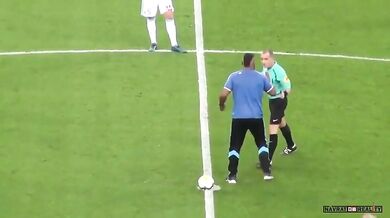 Fanoušek a jeho čestný výkop