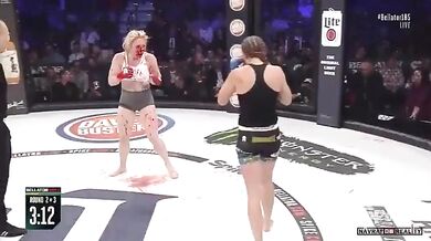 Krvavě zbitá zápasnice