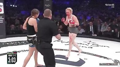 Krvavě zbitá zápasnice