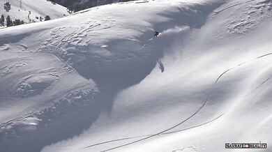 Snowboardista vs. lavina