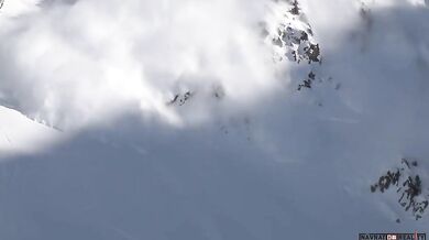 Snowboardista vs. lavina