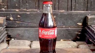 Kolik váhy udrží skleněná láhev od Coca-Coly?