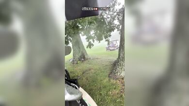 Úder blesku na golfovém hřišti: Muž v Ohiu natočil moment, kdy do něj při bouřce uhodil blesk