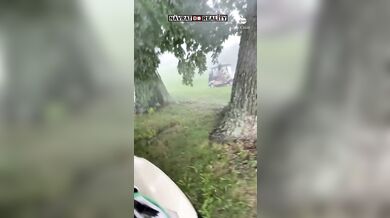 Úder blesku na golfovém hřišti: Muž v Ohiu natočil moment, kdy do něj při bouřce uhodil blesk