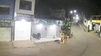 Tragický útek před policií v Brazílii: Mladík na motorce zemřel po nárazu do vrat garáže