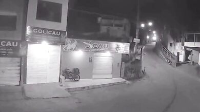 Tragický útek před policií v Brazílii: Mladík na motorce zemřel po nárazu do vrat garáže