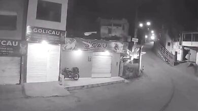 Tragický útek před policií v Brazílii: Mladík na motorce zemřel po nárazu do vrat garáže