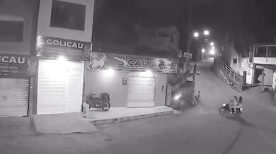 Tragický útek před policií v Brazílii: Mladík na motorce zemřel po nárazu do vrat garáže