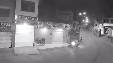 Tragický útek před policií v Brazílii: Mladík na motorce zemřel po nárazu do vrat garáže