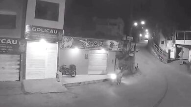 Tragický útek před policií v Brazílii: Mladík na motorce zemřel po nárazu do vrat garáže