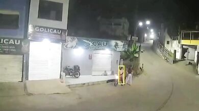 Tragický útek před policií v Brazílii: Mladík na motorce zemřel po nárazu do vrat garáže