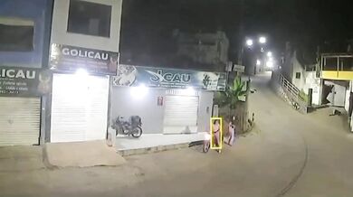 Tragický útek před policií v Brazílii: Mladík na motorce zemřel po nárazu do vrat garáže