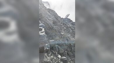 Únik před lavinou kamení na Mont Blancu: Horolezec přežil skalní zřícení vyvolané extrémními horky