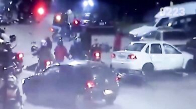 Tragická srážka motorkářů s autem: Jeden člověk zemřel a další se při nehodě zranili