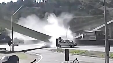 Zřícení lávky na dálnici v Brazílii: Náraz nákladního vozidla způsobil smrt dvou lidí a uzavřel klíčový tah