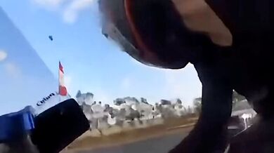 Úmyslné sražení motorkáře v Libanonu: Řidič luxusního auta vytlačil motocykl ve vysoké rychlosti a ujel