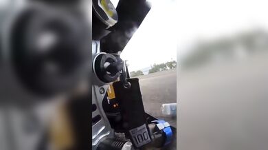 Úmyslné sražení motorkáře v Libanonu: Řidič luxusního auta vytlačil motocykl ve vysoké rychlosti a ujel