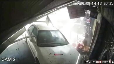 Smrtelná nehoda v Ciudad Quetzal: Auto vjelo do obchodů, zabilo ženu a čtyři lidi zranilo