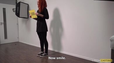 20 letá zrzavá amatérka Katka na castingu