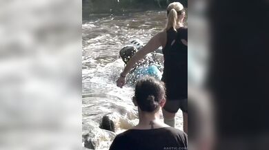 Zachráněná žena v Arizoně: Po pádu ze zatopeného mostu strávila minuty pod vodou