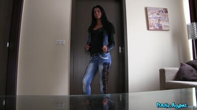 Public Agent - 18letá studentka pojme mé sperma, zatímco její přítel čeká venku