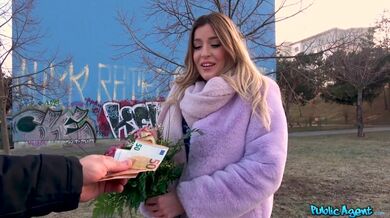 Nadržená kočička ti ukáže, že místo kytek chceš pořádnou jebačku